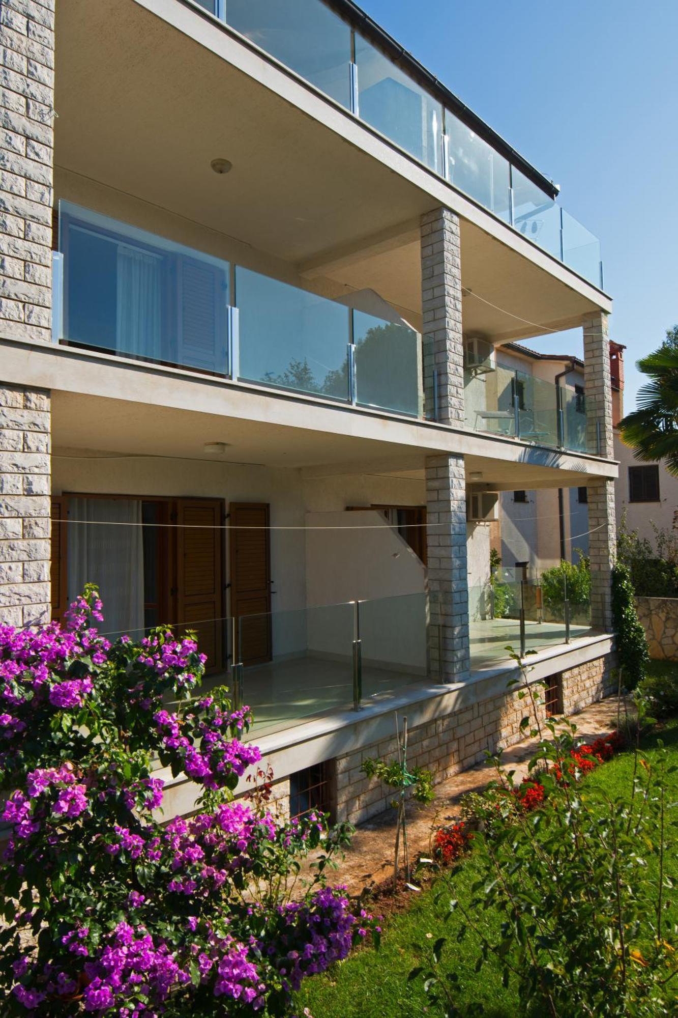 Apartments Mira 1 Premantura Bagian luar foto
